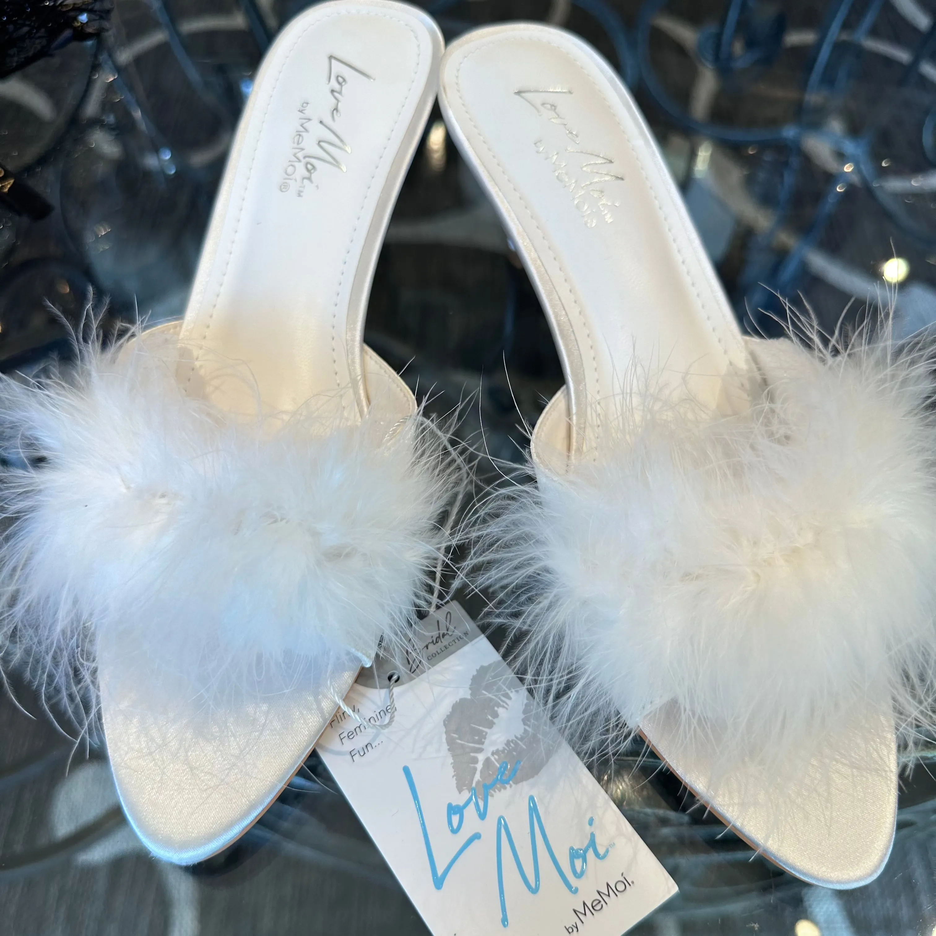 MeMoi Mona Marabou Slippers in White LOV8500